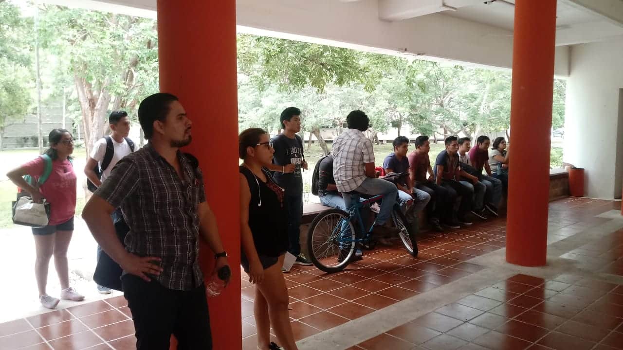 Estudiantes de la UQROO denuncia hostigamientos para pagar la totalidad de la colegiatura