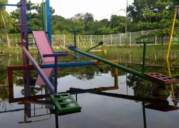 Escuela preescolar bajo el agua