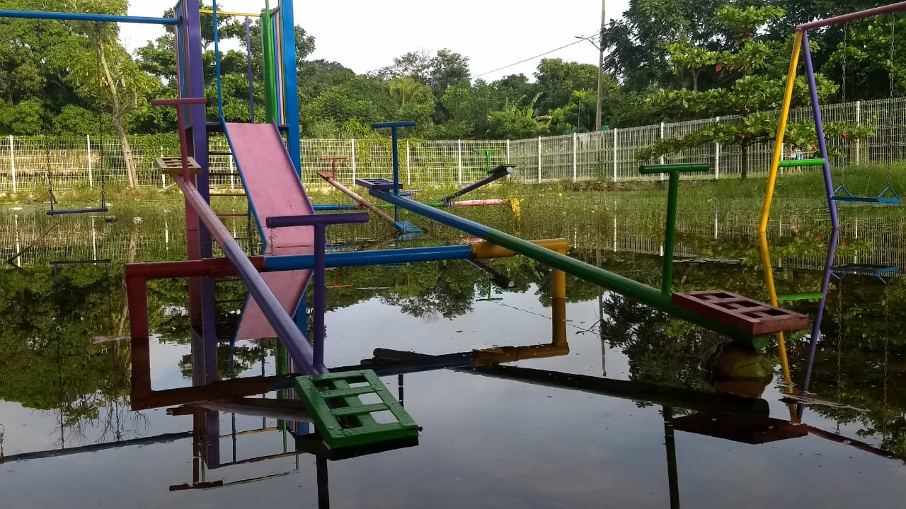 Escuela preescolar bajo el agua