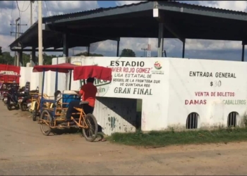 Se llevan su vehículo por presuntos ladrones cuando presenciaba un encuentro de béisbol