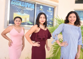 Presentan a las señoritas de las fiestas patrias