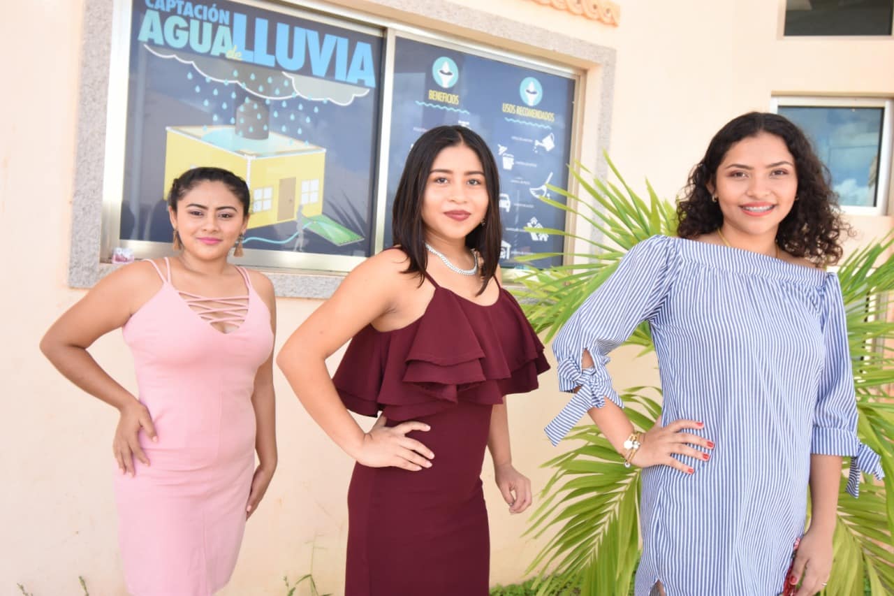 Presentan a las señoritas de las fiestas patrias