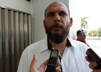 Contraloría actuará en contra de los que cobren por la dotación de uniformes o mochilas