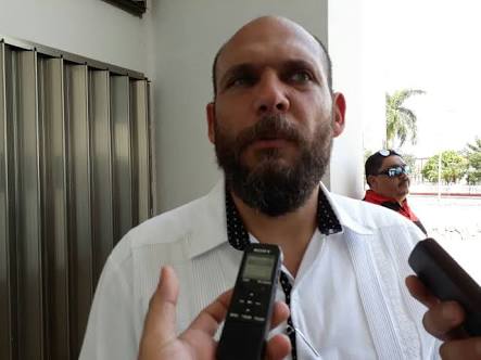 Contraloría actuará en contra de los que cobren por la dotación de uniformes o mochilas