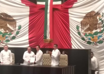 Entrega el gobernador Carlos Joaquín su 2do. Informe de gobierno