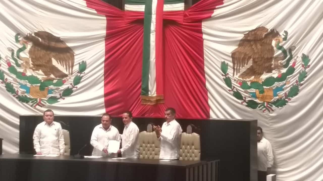 Entrega el gobernador Carlos Joaquín su 2do. Informe de gobierno