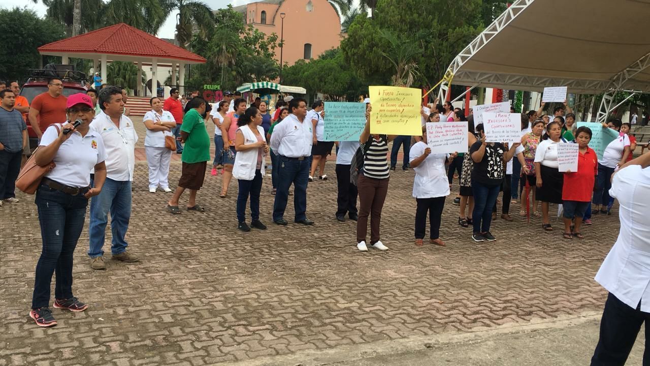 Marchan trabajadores del sector salud