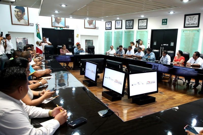 Reciben diputados a transportistas para atender inquietudes en materia de movilidad