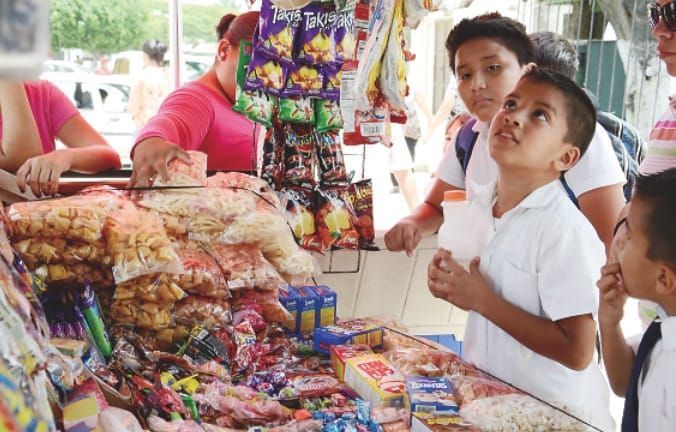 Padre de familia de la primara Francisco Primo de Verdad piden rendición de cuentas de tienda escolar
