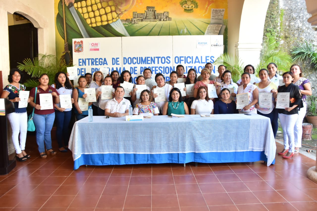 Acreditan a participantes en cursos impartidos por el ICAT a servidores públicos
