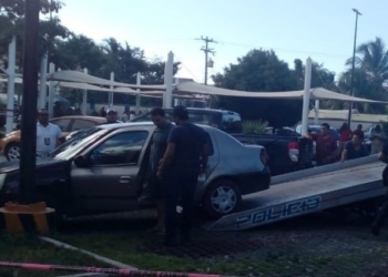 Aseguran automóvil en Cozumel; tendría armas de fuego