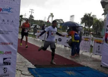 Ganan Izunza y Espinoza carrera a beneficio de Bomberos