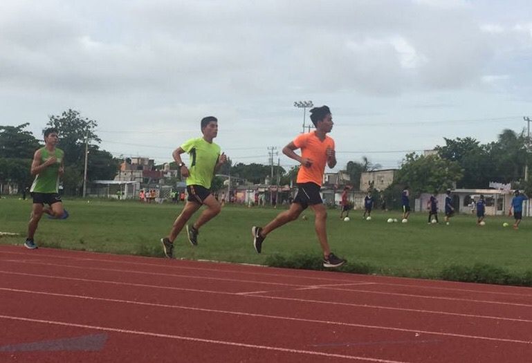 Solo esperan el pitazo inicial para correr