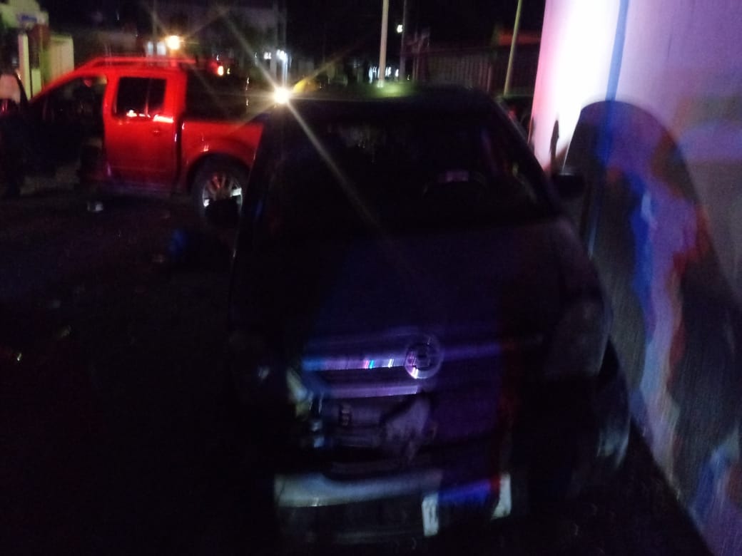Fuertes daños en choque vehicular en Chetumal