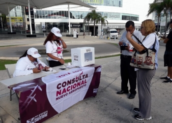 Guardias de seguridad de Las Américas obstruyen consulta
