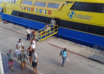 Suspenden ferries cruces a Cozumel