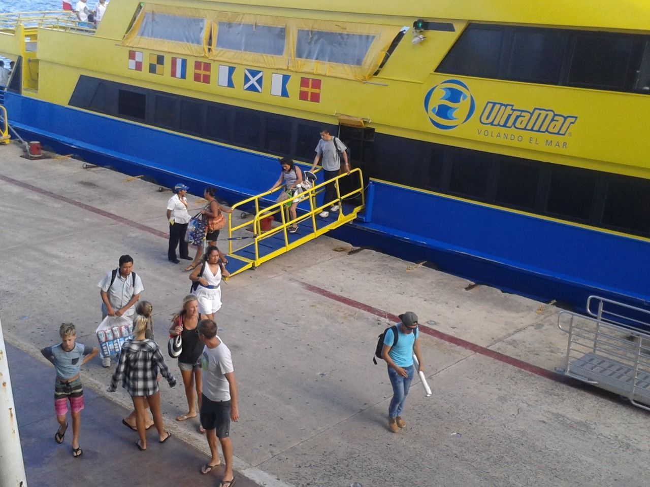 Suspenden ferries cruces a Cozumel