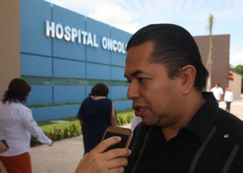 Ofrece Emiliano Ramos gestionar recursos para el hospital oncológico