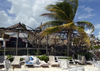 Extraño incendio en restaurante-palapa de Puerto Morelos