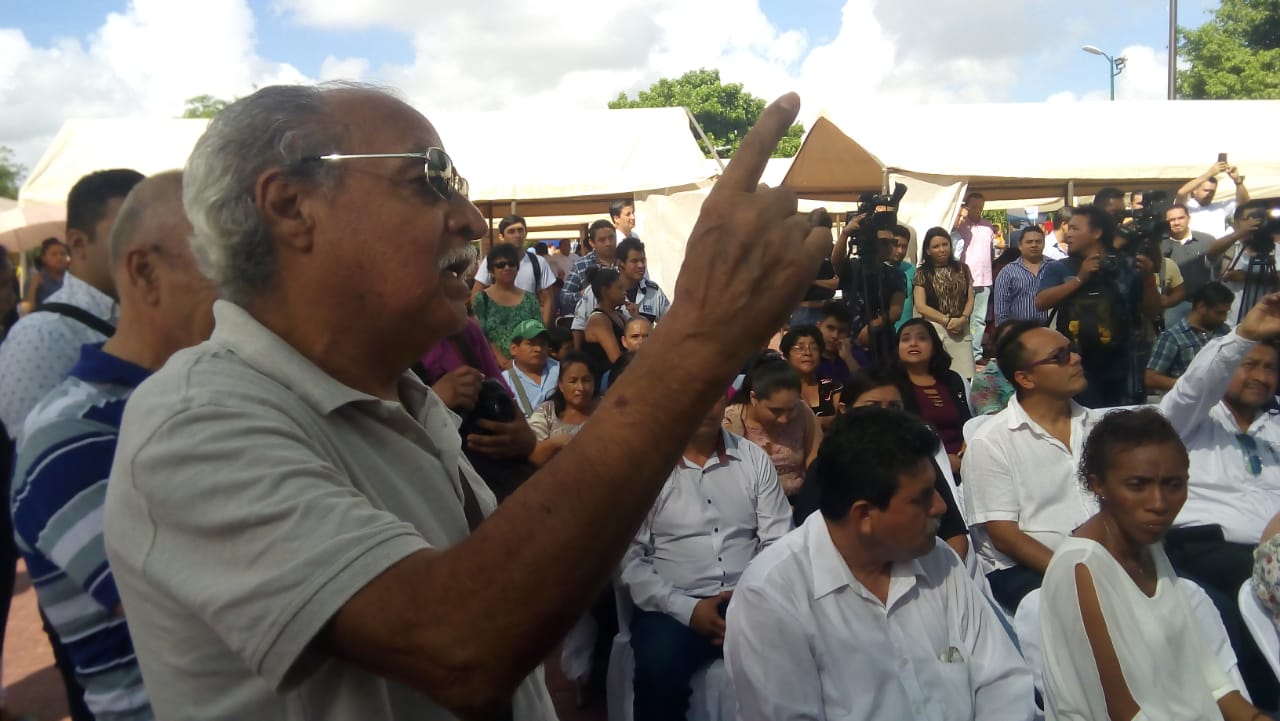 Ciudadano interrumpe a Mara Lezama en pleno evento