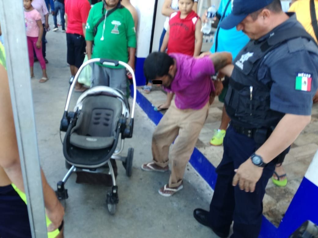 Ciudadanos detienen a ladrón en flagrancia