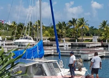 Se incendia catamarán en marina de Cozumel