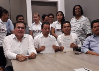 Regidor recibe propuesta de Morena sobre transporte