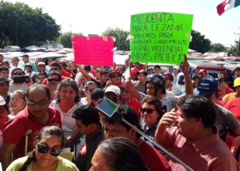 Mototaxistas se lanzan en caravana; acusan agresiones de taxistas