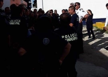 Acceden a demandas de policías y desactivan paro