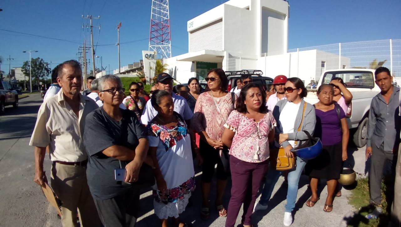 Protestan colonos contra la CFE en Cozumel