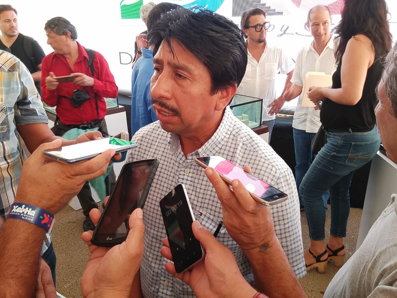 Acuerdan Víctor Mas e INAH protección de patrimonio arqueológico