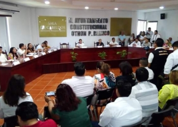 Empresarios recriminan la imposición de funcionarios en el gabinete por favores políticos