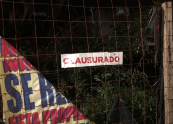 Clausuran predio ante presión mediática