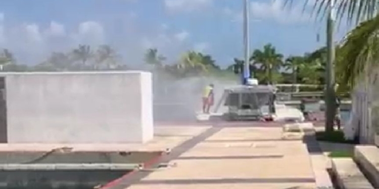 Se incendia catamarán en marina de Cozumel
