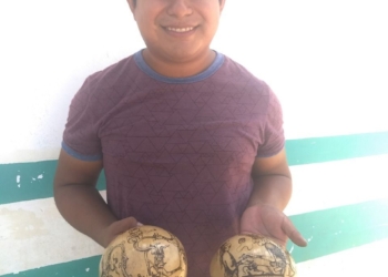 Joven de la zona maya orgulloso de su identidad cultural y lo difunde con la epigrafía maya