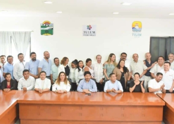 Víctor Mas Tah presenta su gabinete para la administración municipal 2018-2021