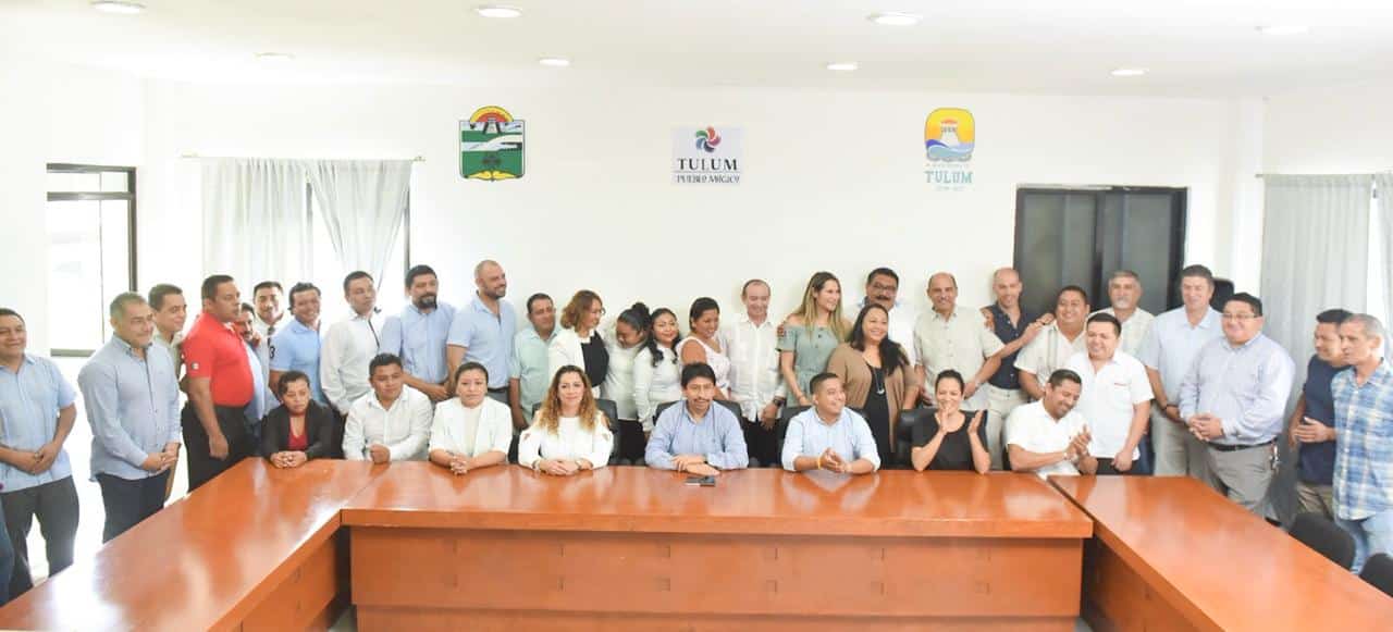Víctor Mas Tah presenta su gabinete para la administración municipal 2018-2021
