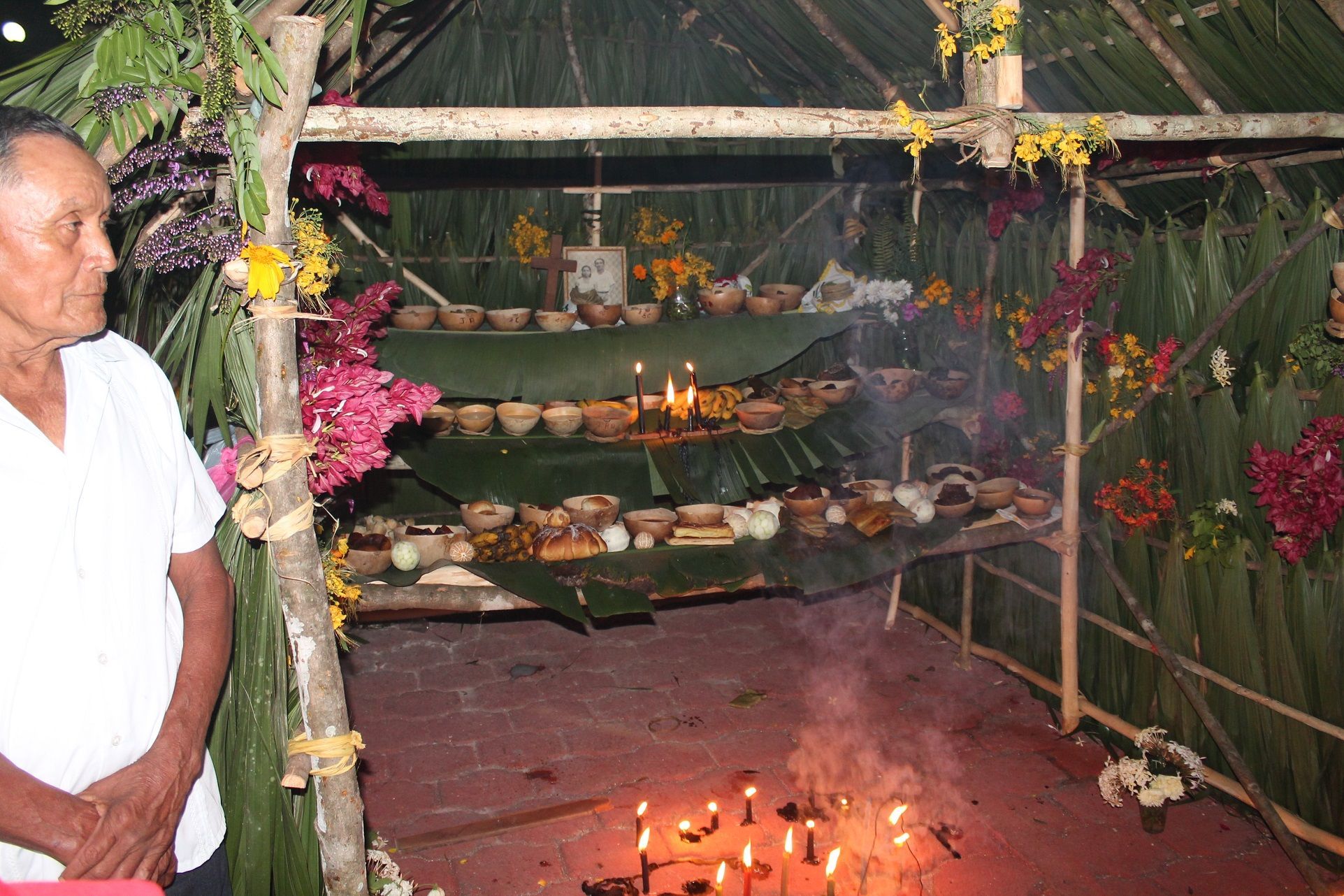 Festejan el Hanal Pixán con bailes y altares en Lázaro Cárdenas