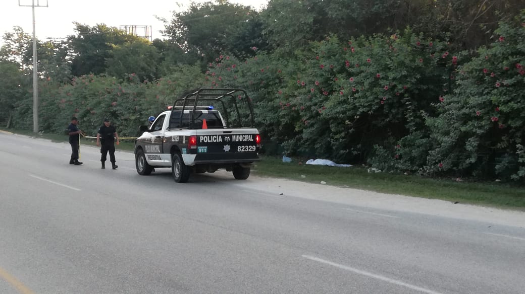 Muere albañil arrollado; sus compañeros corretean al conductor