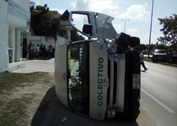Fuerte choque frente a Centro Maya deja tres heridos