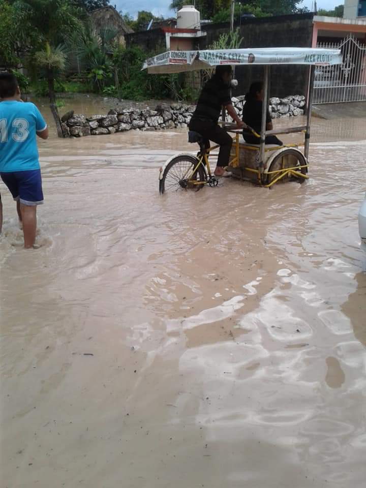 Lluvia inunda calles de Chunhuhub
