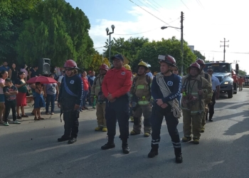 ((FOTOS)) Despliegan colores y pasión en desfiles revolucionarios