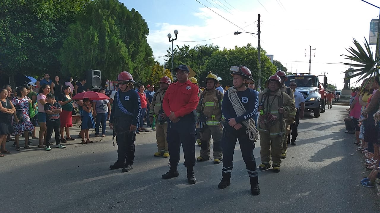((FOTOS)) Despliegan colores y pasión en desfiles revolucionarios