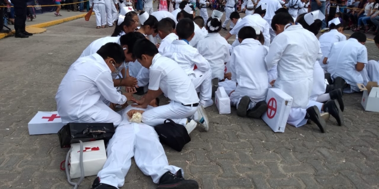 ((FOTOS)) Despliegan colores y pasión en desfiles revolucionarios