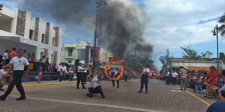 ((FOTOS)) Despliegan colores y pasión en desfiles revolucionarios