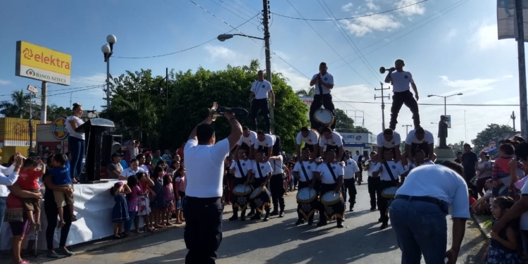 ((FOTOS)) Despliegan colores y pasión en desfiles revolucionarios