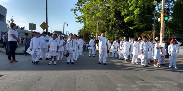 ((FOTOS)) Despliegan colores y pasión en desfiles revolucionarios