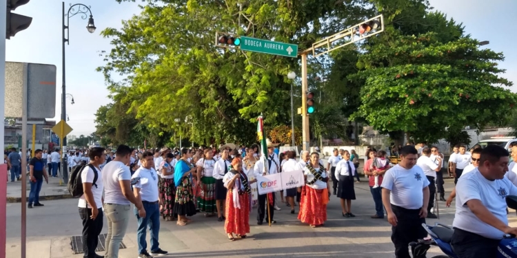 ((FOTOS)) Despliegan colores y pasión en desfiles revolucionarios
