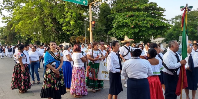 ((FOTOS)) Despliegan colores y pasión en desfiles revolucionarios