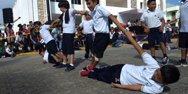 ((FOTOS)) Despliegan colores y pasión en desfiles revolucionarios